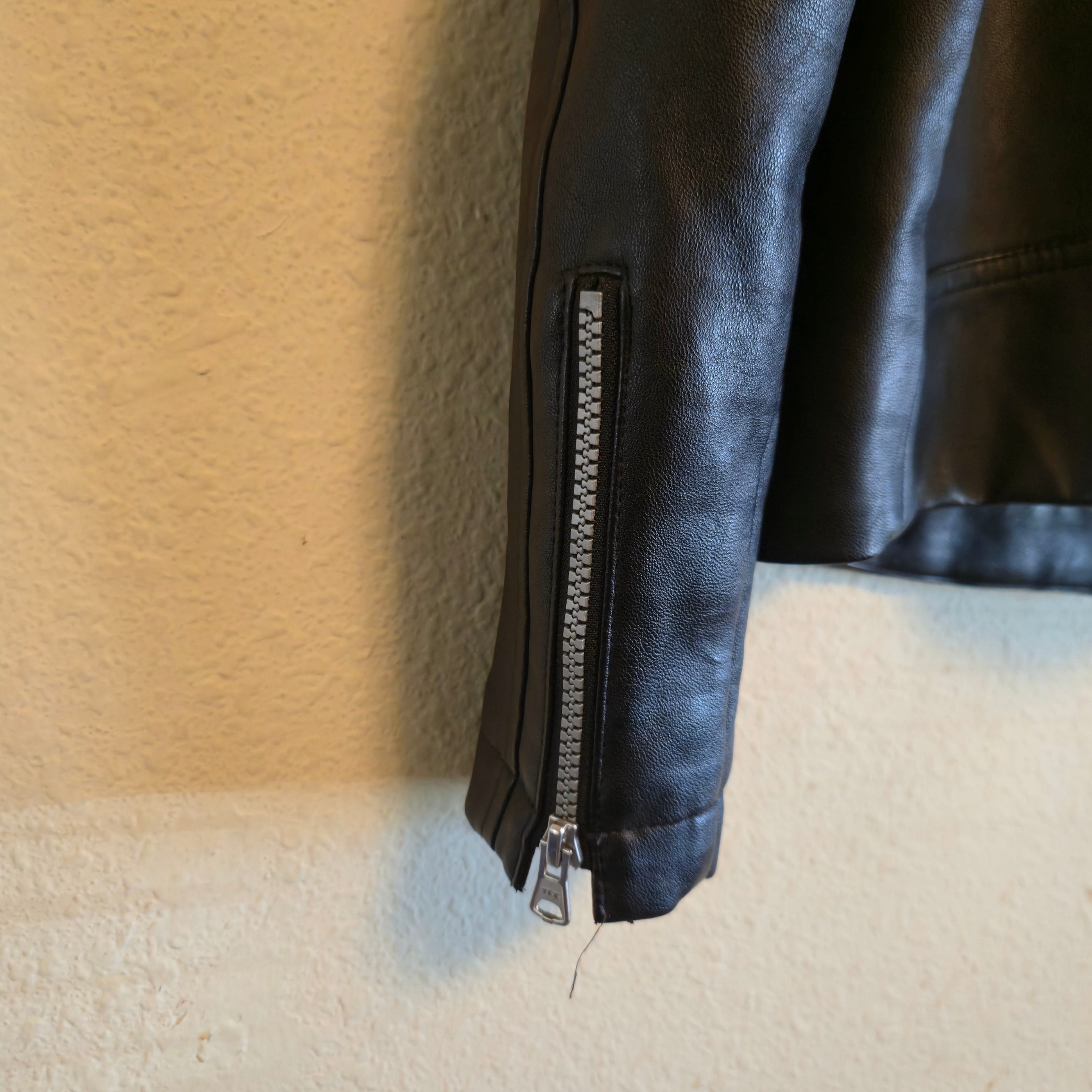 Levi’s Kids Faux Leather Moto Jacket Large 12-13 Black Biker Logo Back